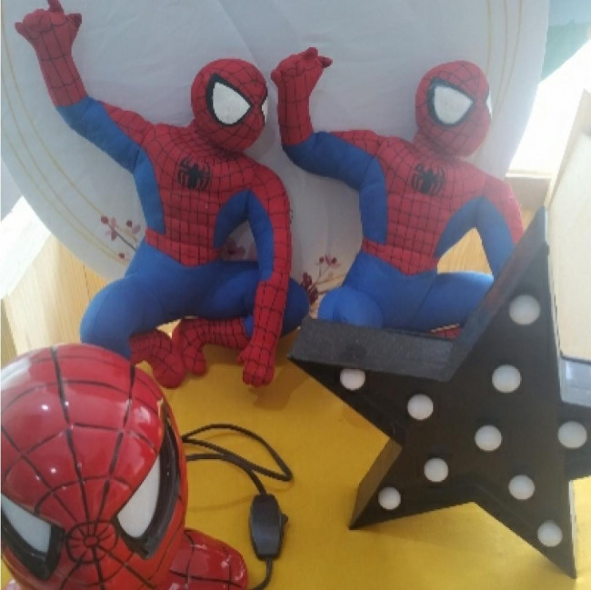 Boneco homem aranha