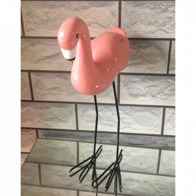 FLAMINGO COM PÉ