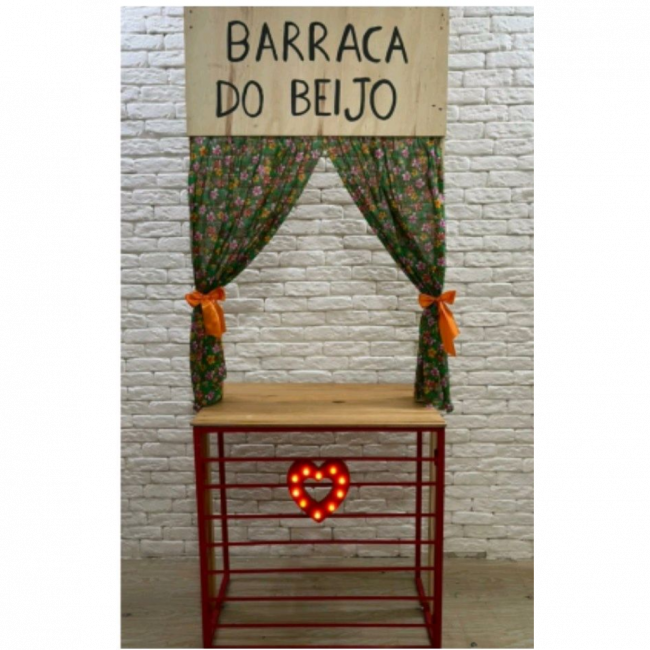 Barraca do Beijo balcão vermelho ( São João)