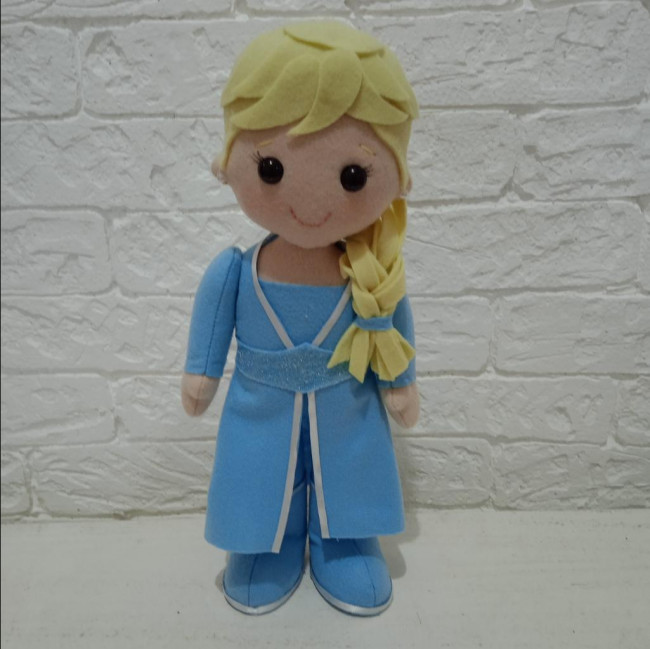 BONECO FELTRO ELSA FROZEN 2