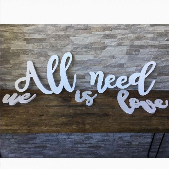 FRASE ALL WE NEED IS LOVE MDF BRANCA