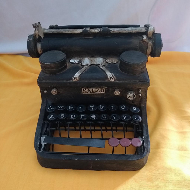 Máquina de escrever (vandinha) vintage