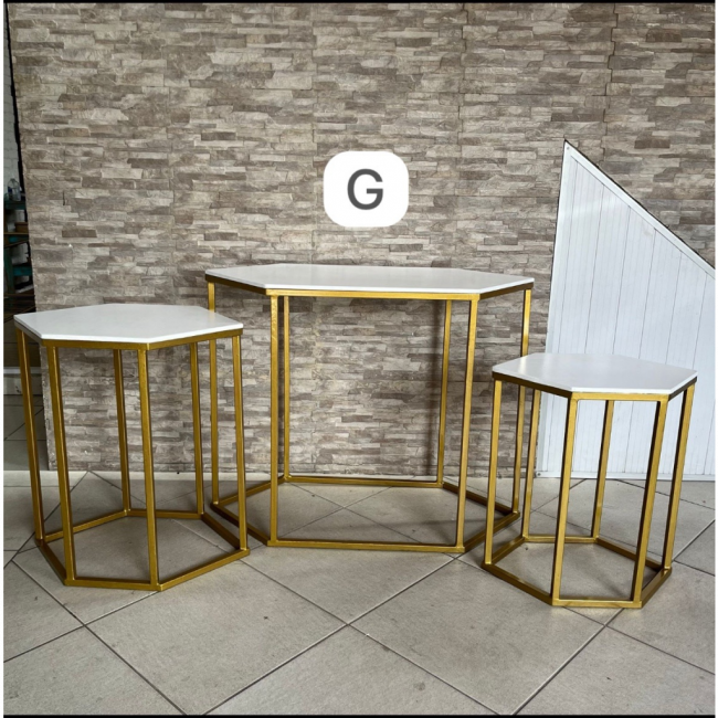 MESA DE FERRO DOURADA HEXAGONAL G 81x52x103