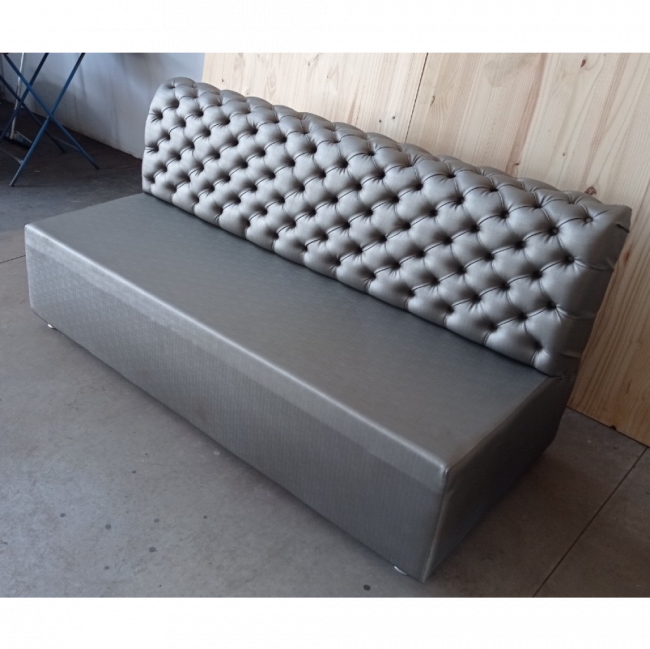 Sofa Capitone Cinza Acetinado 176x83 cm
