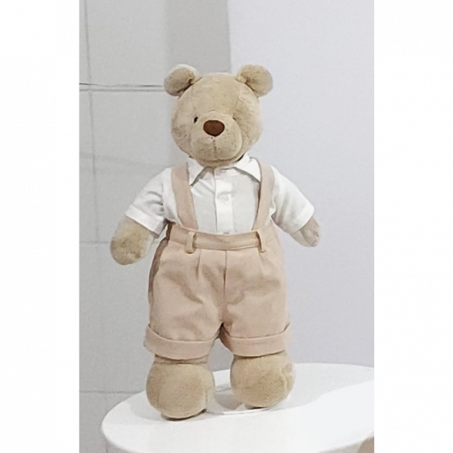 Urso pelúcia roupa bege e branca