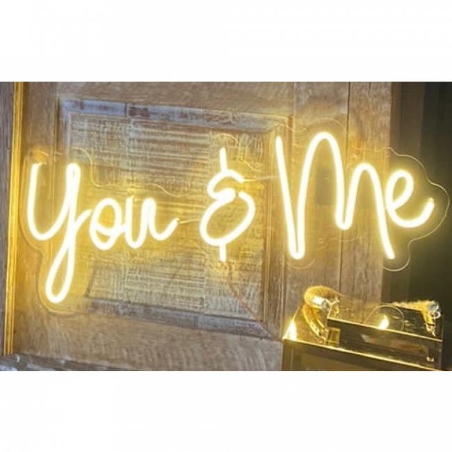 Luminoso Neon Led “You & Me”, em base de acrílico