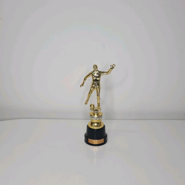 Troféu jogador de futebol P dourado