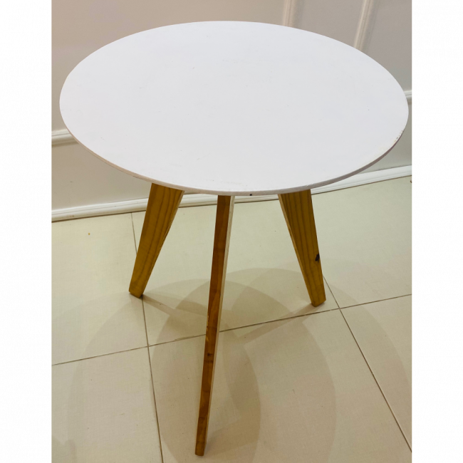 MESA RETRÔ COM PÉ PALITO G RÚSTICA COM TAMPO BRANCO