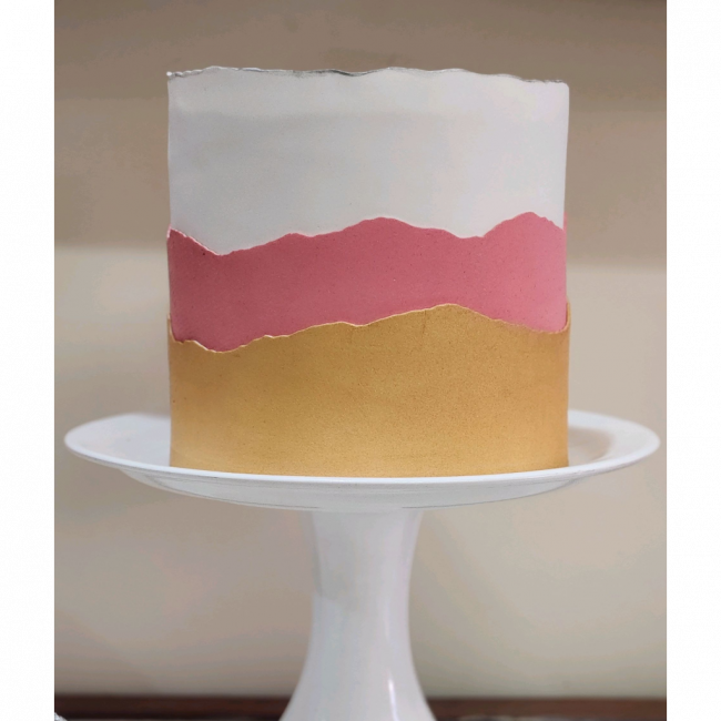 Bolo Cenográfico Torn Cake Rosa  e Dourado