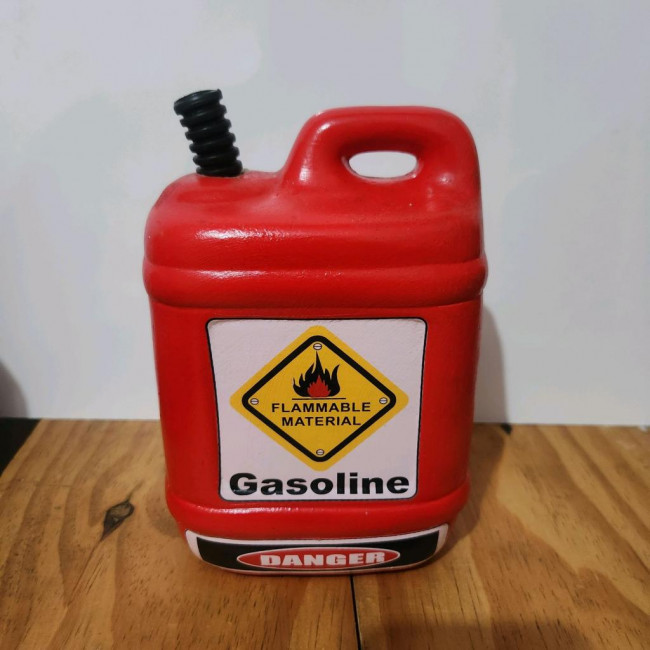 Galão de gasolina vermelha em cerâmica