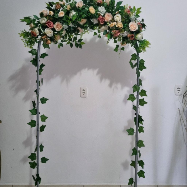 Arco romano com flores