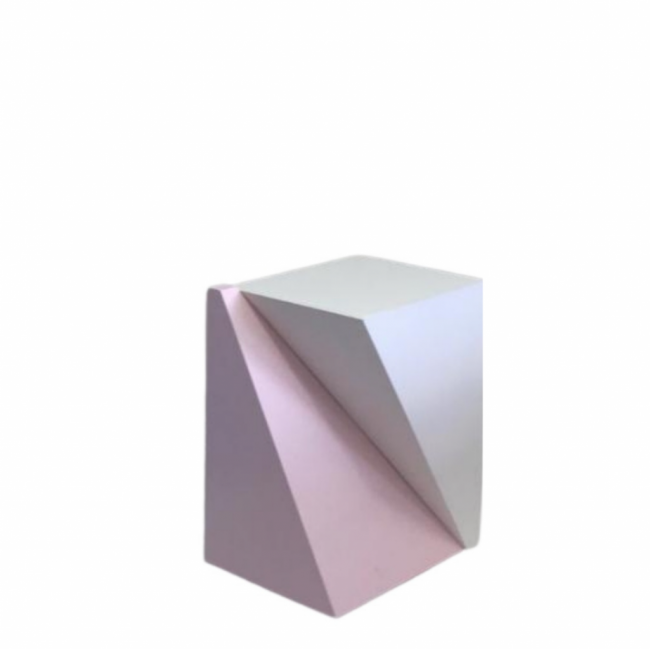 Mesa Cubo rosa torcido P ( 40 X 40 X 61 CM DE ALTURA)