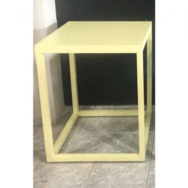 Mesa amarela  cubo  GG 60 X 73 cm Altura Candy