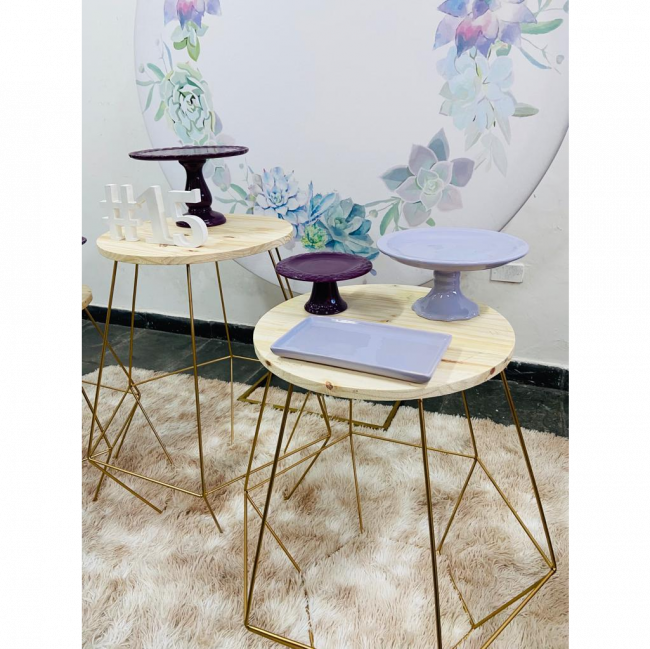 Decoração lilás e roxo com mesas diamante