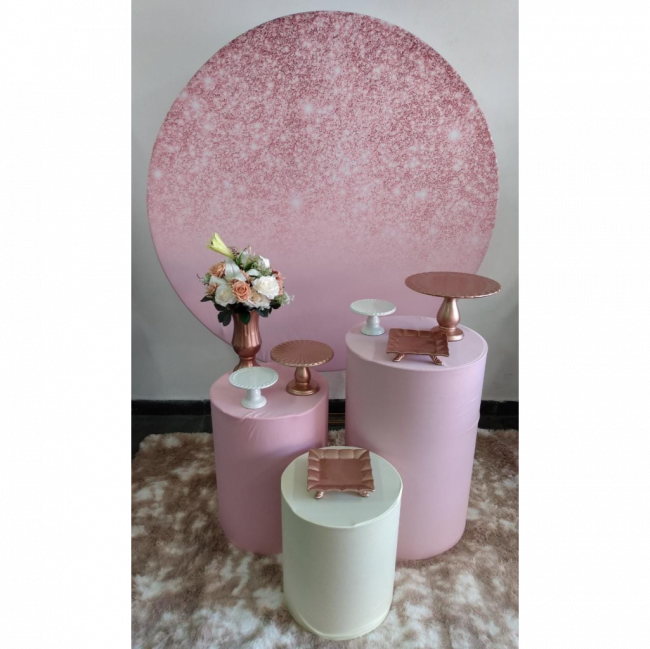 Decoração painel glitter rosa com trio de cilindros