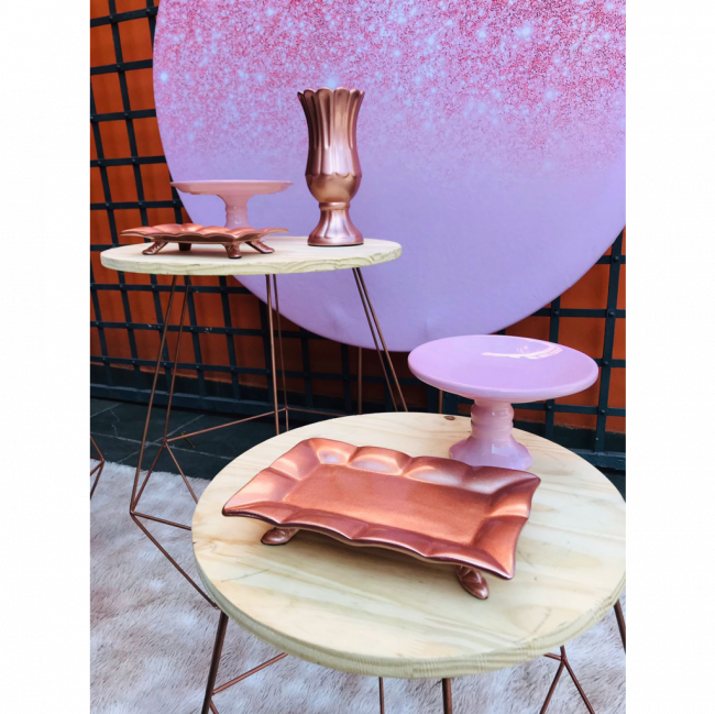 Decoração painel glitter rosa com mesas diamante