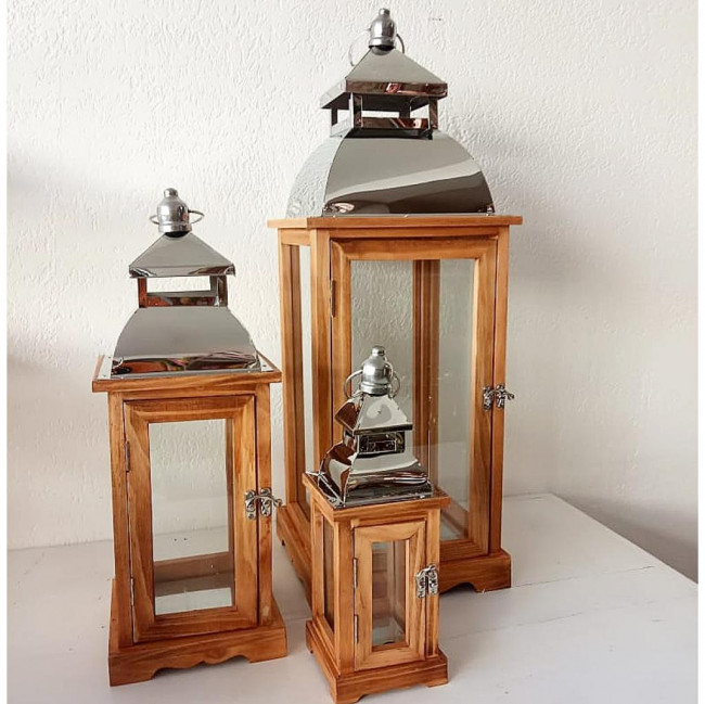 Trio de lanternas em madeira, vidro e metal