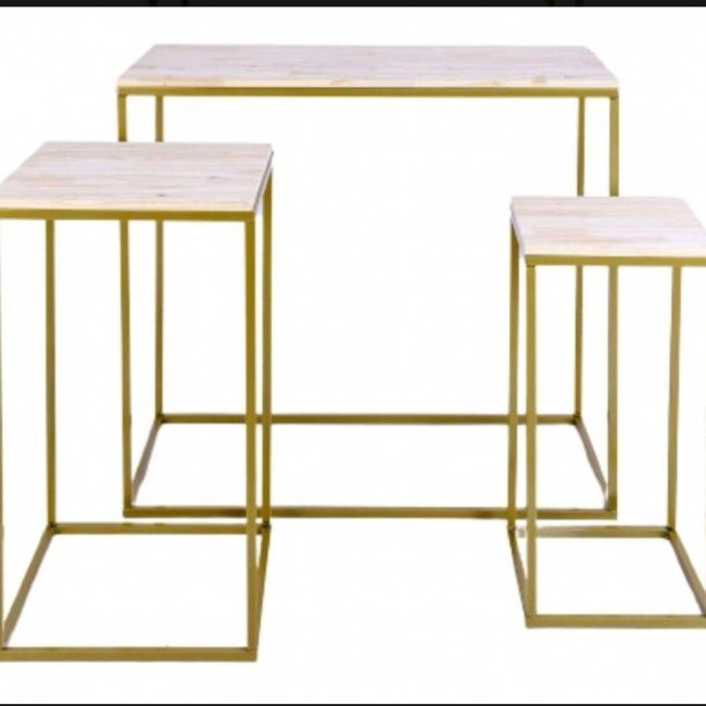 Trio de mesas douradas